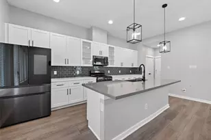8458 Berry Green Ln, Houston, TX 77022 - Photo 8