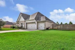 12235 Seagrape Ln, Conroe, TX 77304 - Photo 2