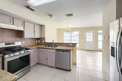 643 Meadow Knoll Drive, Stafford, TX 77477 - Photo 6