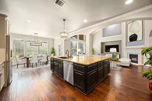 50 N Beech Springs Cir, The Woodlands, TX 77389 - Photo 10