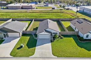 729 Flycatcher Dr, Palacios, TX 77465 - Photo 4