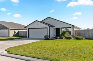 729 Flycatcher Dr, Palacios, TX 77465 - Photo 2