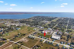 729 Flycatcher Dr, Palacios, TX 77465 - Photo 6