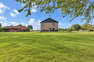 811 Bard St, El Campo, TX 77437 - Photo 32