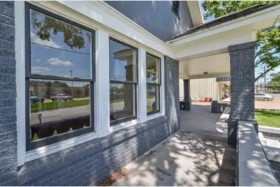 404 W Main Street, Bellville, TX 77418 - Photo 2