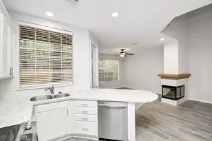 60 Lakeridge Ct, The Woodlands, TX 77381 - Photo 22