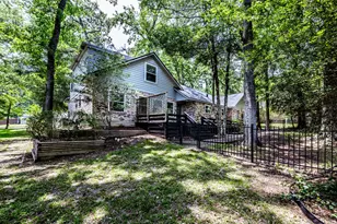 1006 Amesbury Ct, Huntsville, TX 77340 - Photo 18