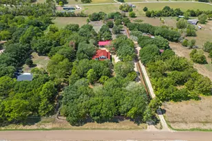 6121 County Rd 225, Hungerford, TX 77448 - Photo 2