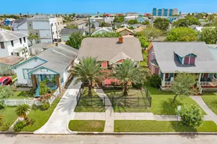 3911 Ave R 1/2, Galveston, TX 77550 - Photo 1