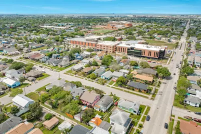 3911 Avenue R 1/2, Galveston, TX 77550 - Photo 6