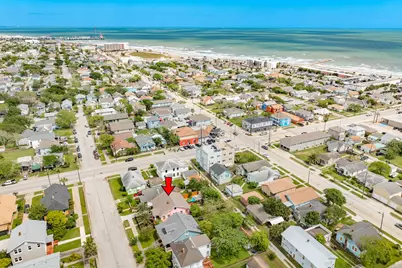 3911 Avenue R 1/2, Galveston, TX 77550 - Photo 4