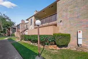 10555 Turtlewood Ct, Houston, TX 77072 - Photo 2