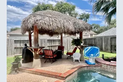 105 Laguna Pointe Drive, League City, TX 77573 - Photo 2