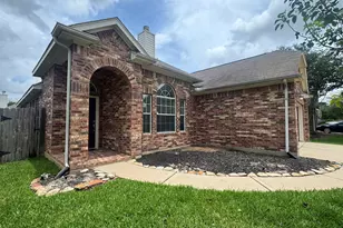 10006 Kendahlwood Ln, Tomball, TX 77375 - Photo 2