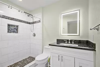 3220 69th Street #B6, Galveston, TX 77551 - Photo 16