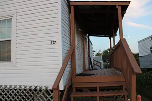 717 7th St, Dickinson, TX 77539 - Photo 8