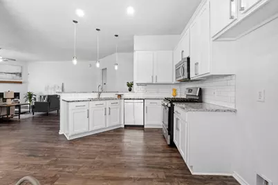 118 S Merryweather Circle, The Woodlands, TX 77384 - Photo 4