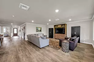 361 S Lakeside Dr, Huntsville, TX 77320 - Photo 8