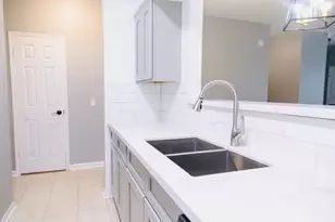 7284 Regency Square Ct, Houston, TX 77036 - Photo 10