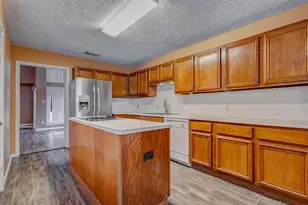3102 Ashford Bend Dr, Houston, TX 77082 - Photo 2