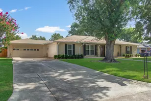 4814 Burning Tree Dr, Baytown, TX 77521 - Photo 2