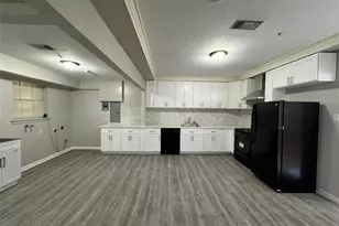 200 Broken Bough Ln, Conroe, TX 77304 - Photo 2