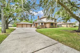 131 Frostwood Dr, Lake Jackson, TX 77566 - Photo 6