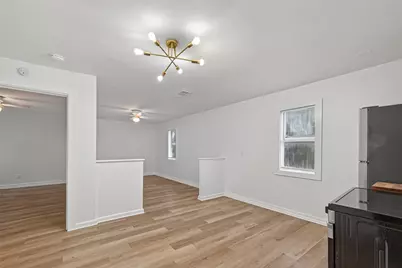 105 Clear Lake Road, Highlands, TX 77562 - Photo 4