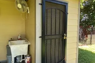 6623 Cresthill St, Houston, TX 77033 - Photo 28