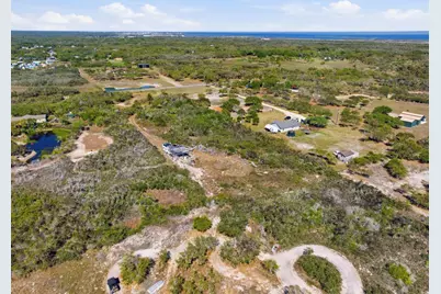 811 W Moore Avenue, Aransas Pass, TX 78336 - Photo 6