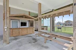 982 S Redfish, Crystal Beach, TX 77650 - Photo 4