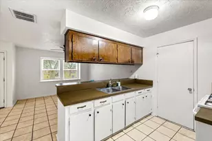 4811 Hannas Reef Dr, Bacliff, TX 77518 - Photo 10