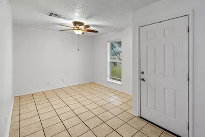4811 Hannas Reef Drive, Bacliff, TX 77518 - Photo 4