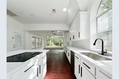 93 N Acacia Park Circle, The Woodlands, TX 77382 - Photo 12