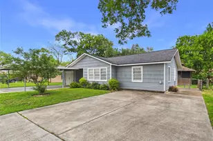 825 Grove St, Deer Park, TX 77536 - Photo 2