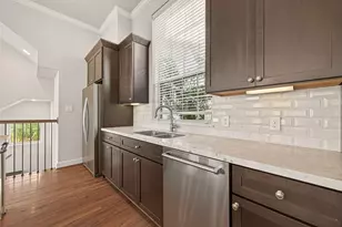 1040 W 26th St, Houston, TX 77008 - Photo 14