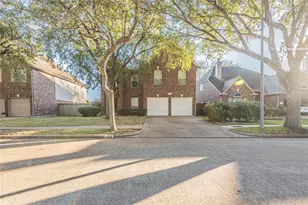 3126 Waters Way Dr, Sugar Land, TX 77478 - Photo 2