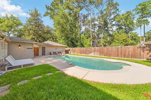 563 Landfall Ln, Conroe, TX 77302 - Photo 2