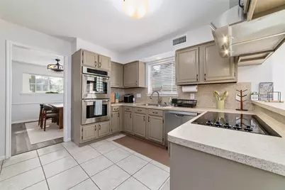 563 Landfall Ln, Conroe, TX 77302 - Photo 24