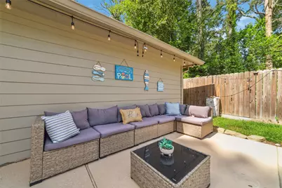 563 Landfall Ln, Conroe, TX 77302 - Photo 4