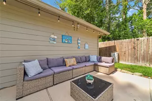 563 Landfall Ln, Conroe, TX 77302 - Photo 4