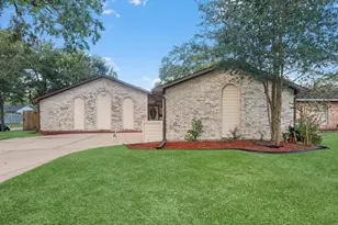 15714 Rill Ln, Houston, TX 77062 - Photo 2
