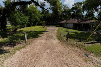 417 Hardy Street, Clute, TX 77531 - Photo 20