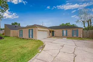 13731 Greenway Dr, Sugar Land, TX 77498 - Photo 4