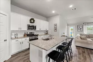 4901 Perennial Ln, La Marque, TX 77568 - Photo 12