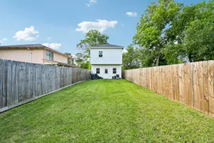 210 Garrotsville St, Houston, TX 77022 - Photo 6