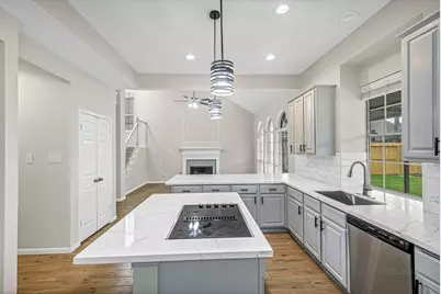 8827 Lawncliff Lane, Houston, TX 77040 - Photo 6
