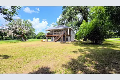 375 Horse Shoe Trail, Angleton, TX 77515 - Photo 6