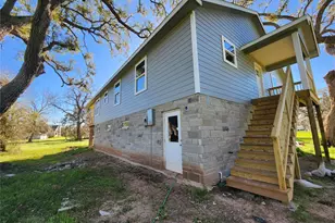 375 Horse Shoe Trail, Angleton, TX 77515 - Photo 4