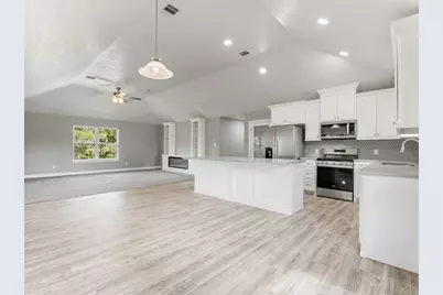 375 Horse Shoe Trail, Angleton, TX 77515 - Photo 18